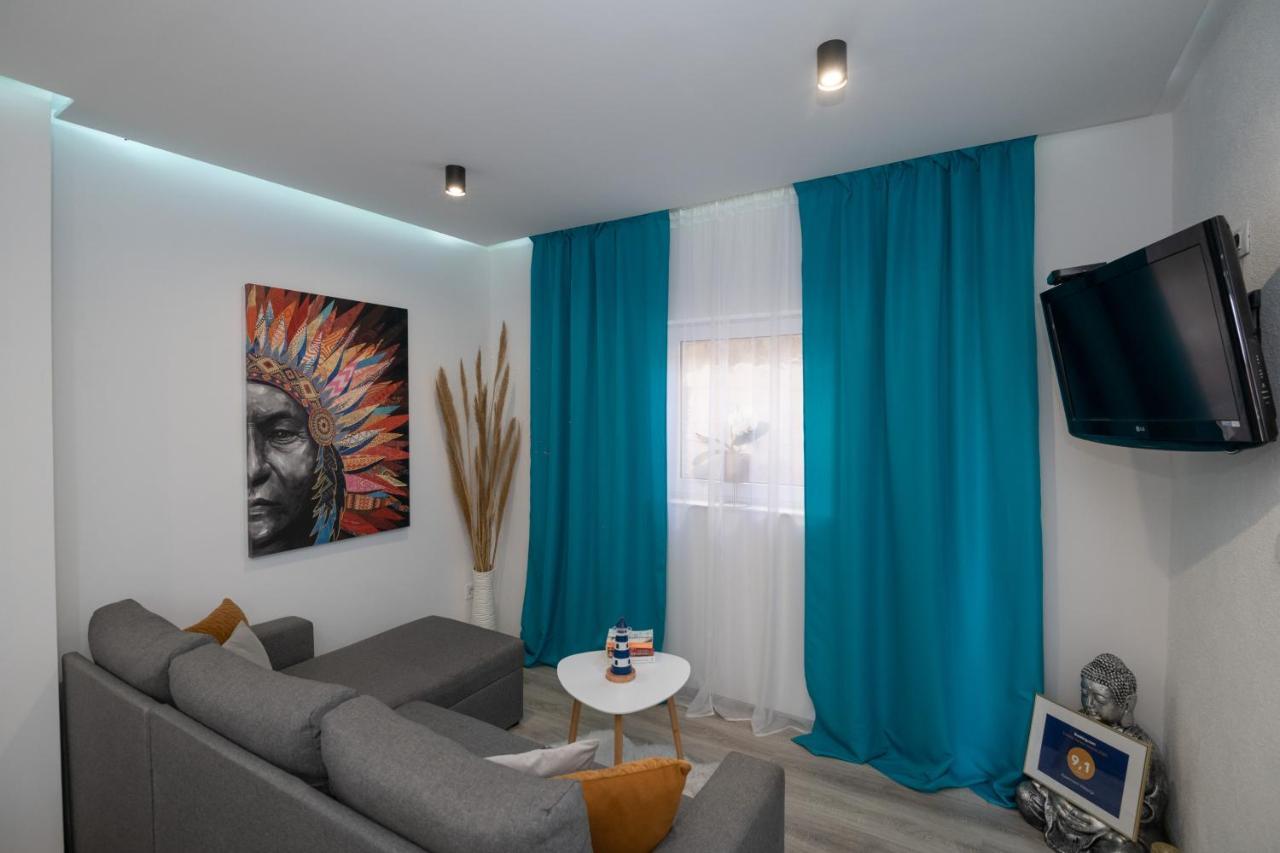 Viktorija Apartment *